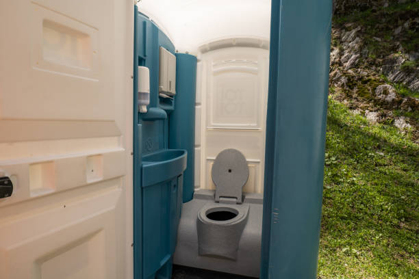 Best Luxury portable toilet rental  in Spring Valley, WI